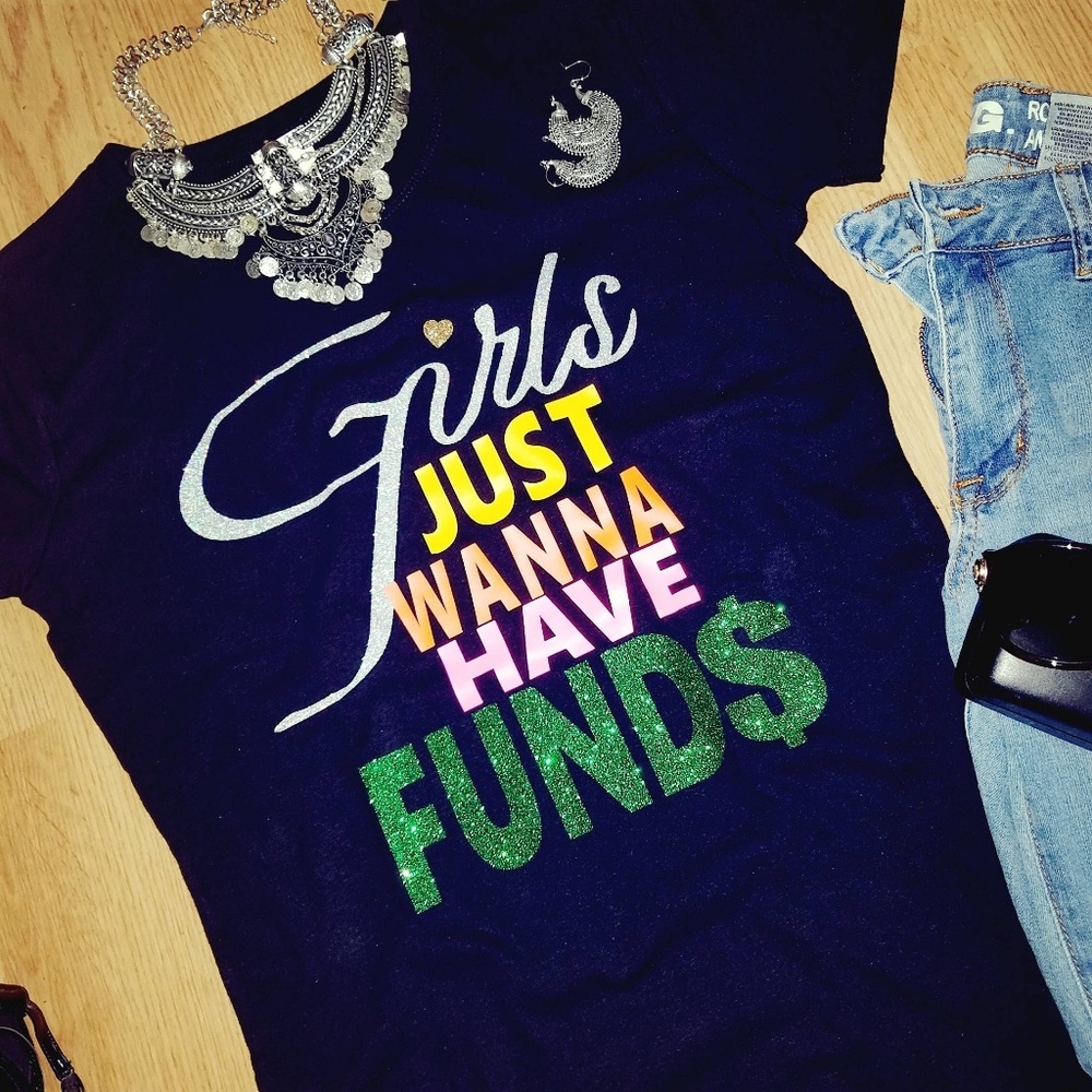 GIRLS & FUNDS Tee - Picture 2 of 2